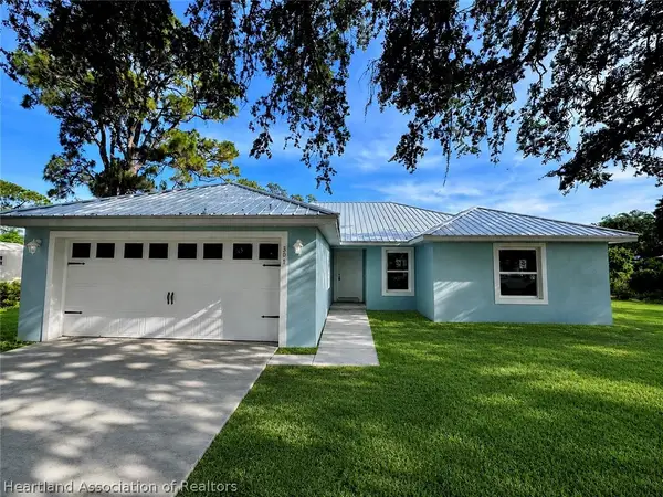 301 Oak Knolls Circle, Sebring, FL 33876