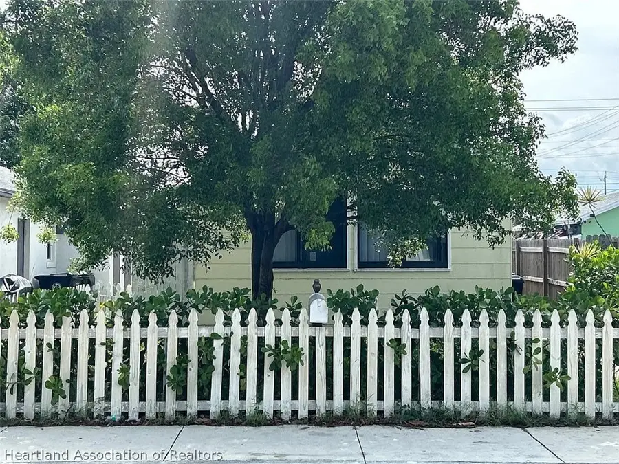 327 N H Street, Lake Worth, FL 33460 - #3