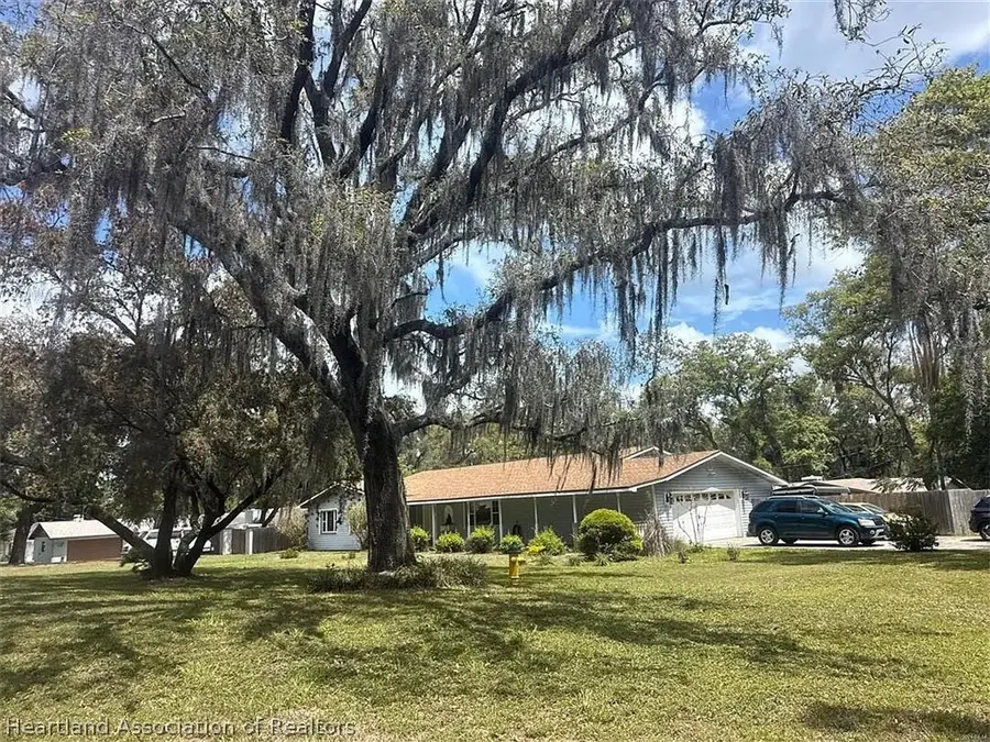 585 N Ridge Avenue, Lake Alfred, FL 33850 - #3