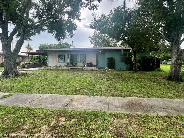 31 E Wolf Street, Avon Park, FL 33825