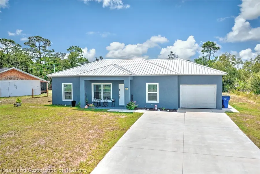 230 E Canal Way Ne, Lake Placid, FL 33852 - #3