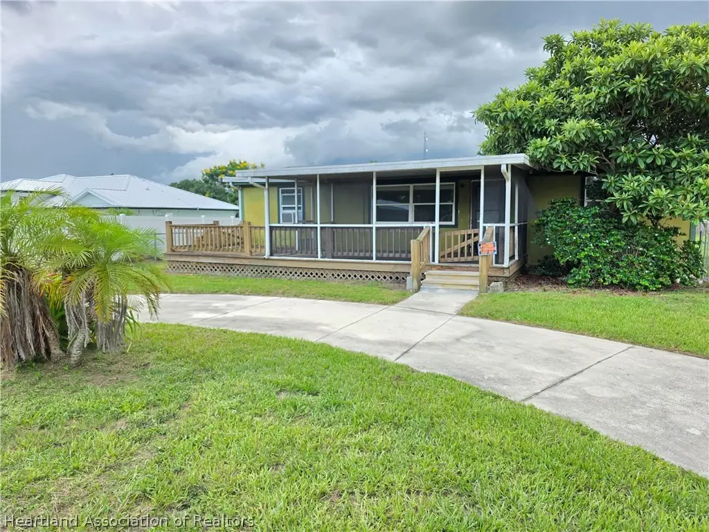 400 E Lakeview Drive, Avon Park, FL 33825 - #1