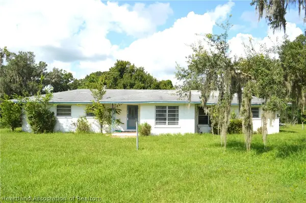 301 W Lemon Street, Bowling Green, FL 33834