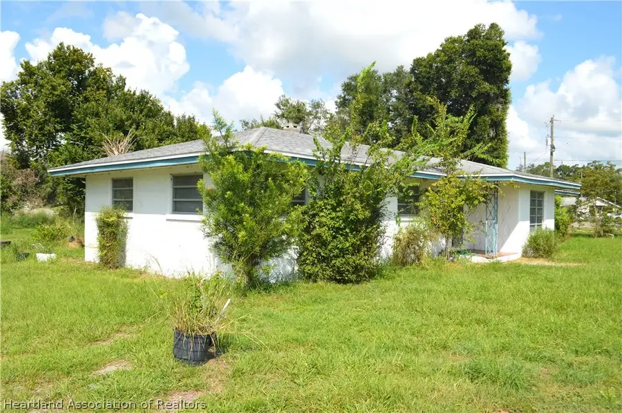 301 W Lemon Street, Bowling Green, FL 33834 - #3