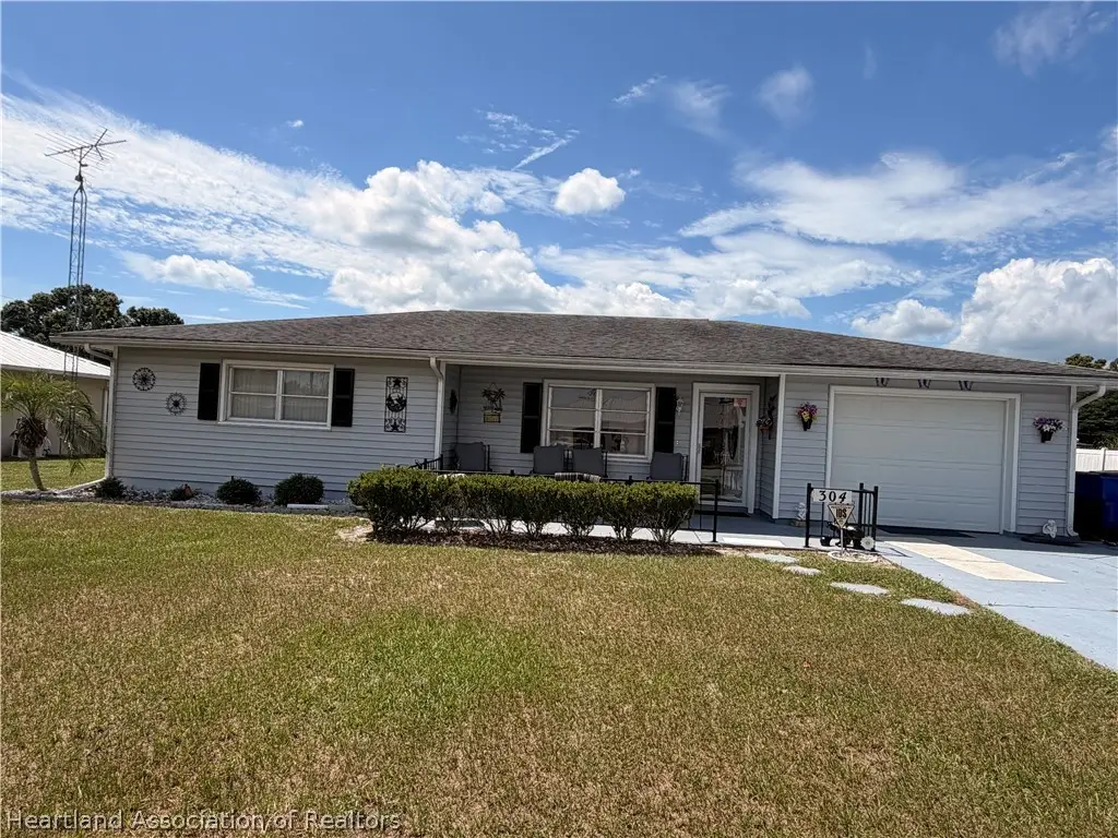 304 Lark Avenue, Sebring, FL 33870 - #1
