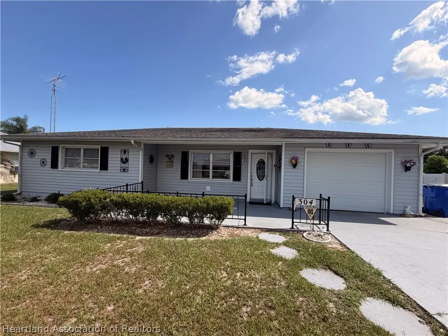 304 Lark Avenue, Sebring, FL 33870 - #2