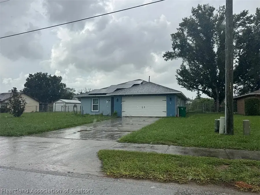 707 E Frederick Avenue, Dundee, FL 33838 - #2
