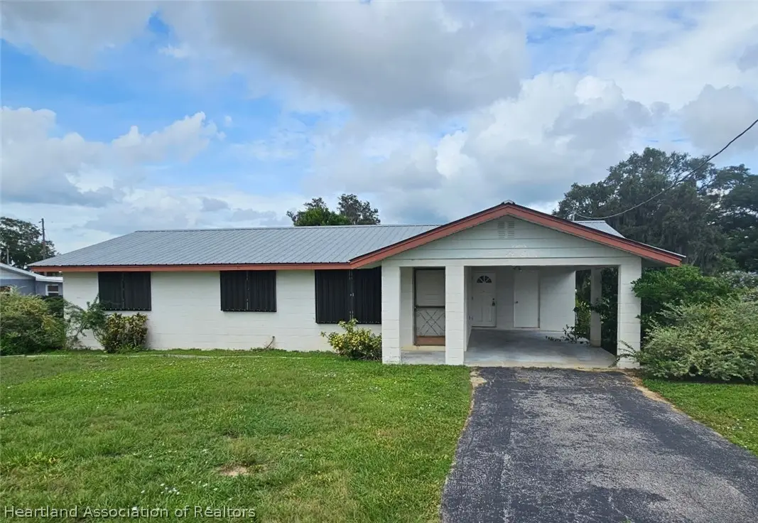 305 Walnut Street E, Avon Park, FL 33825 - #1