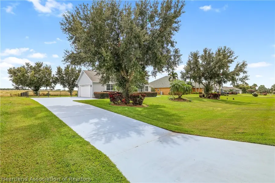 555 Sunset Pointe Drive, Lake Placid, FL 33852 - #3