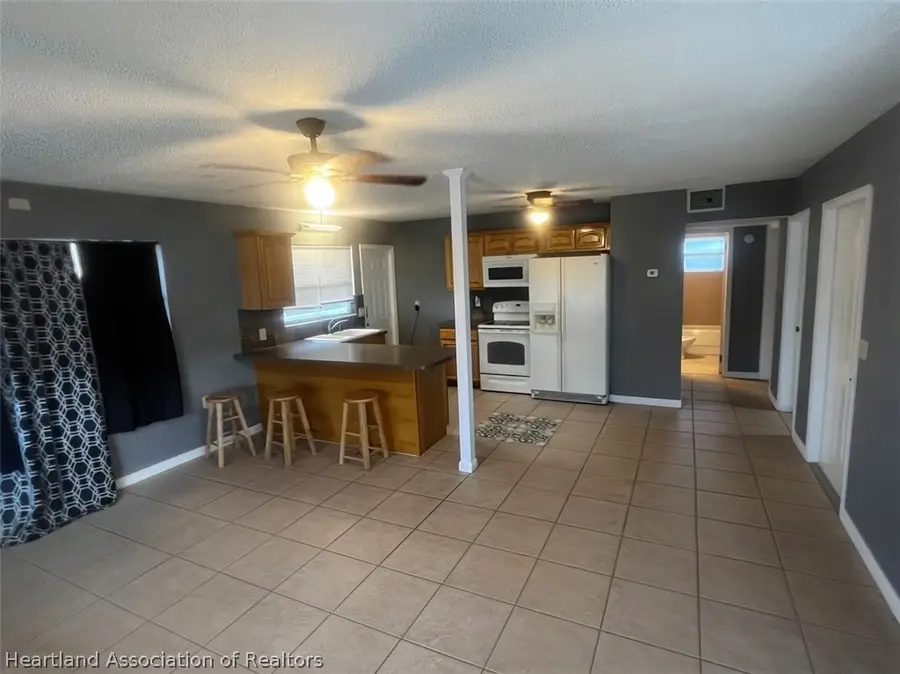 112 N Florida Avenue, Avon Park, FL 33825 - #2