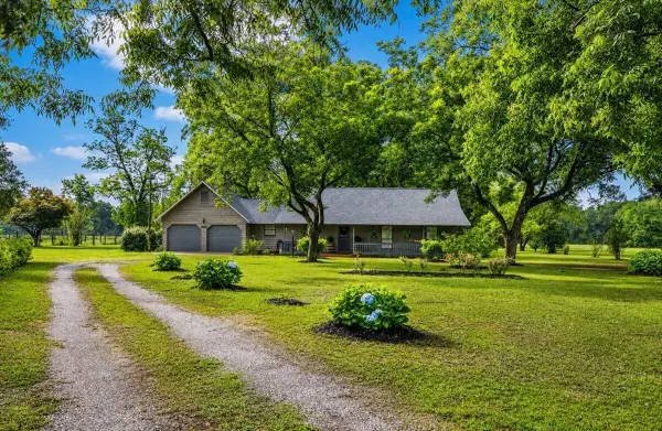 862 Us-90, Holt, FL 32564