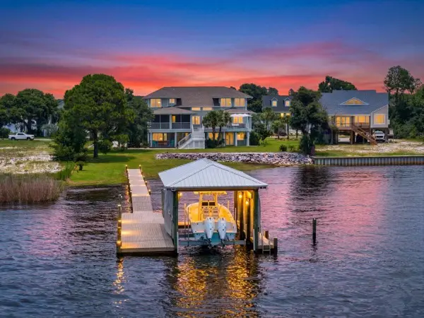 7813 Petersen Point Road, Milton, FL 32583