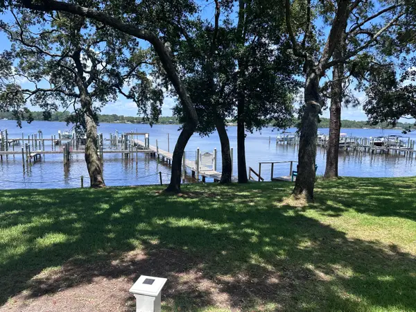 7202 Majestic Boulevard, Navarre, FL 32566