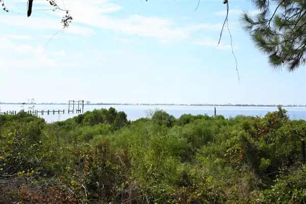 1726 Villa Vizcaya Drive, Navarre, FL 32566