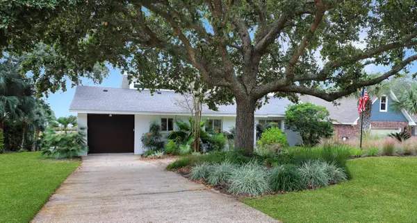 131 Shoreline Drive, Gulf Breeze, FL 32561