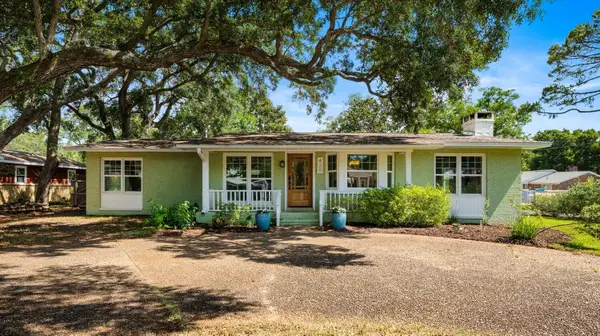 420 Fairpoint Drive, Gulf Breeze, FL 32561