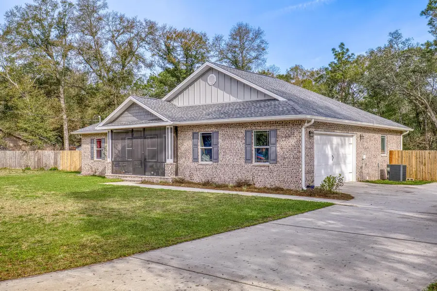 922 E Edney Avenue, Crestview, FL 32539 - #2