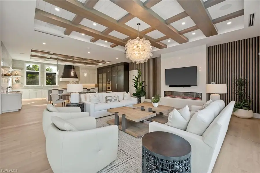 605 Harbour Dr, Naples, FL 34103 - Image #2