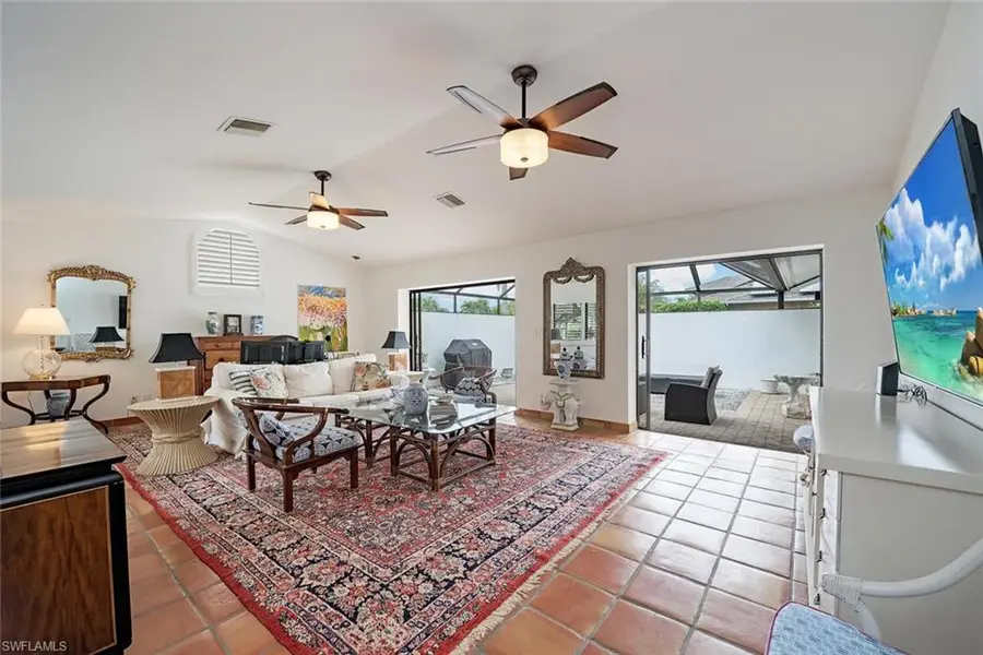 2419 Pine Woods Cir #11, Naples, FL 34105 - Image #3