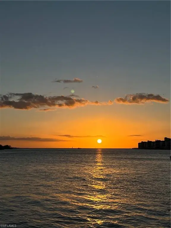 24 Pelican St E, NAPLES, FL 34113