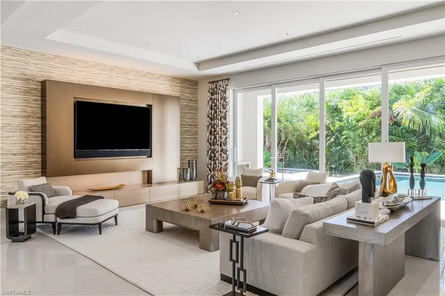 256 Aqua Ct, Naples, FL 34102 - Image #2