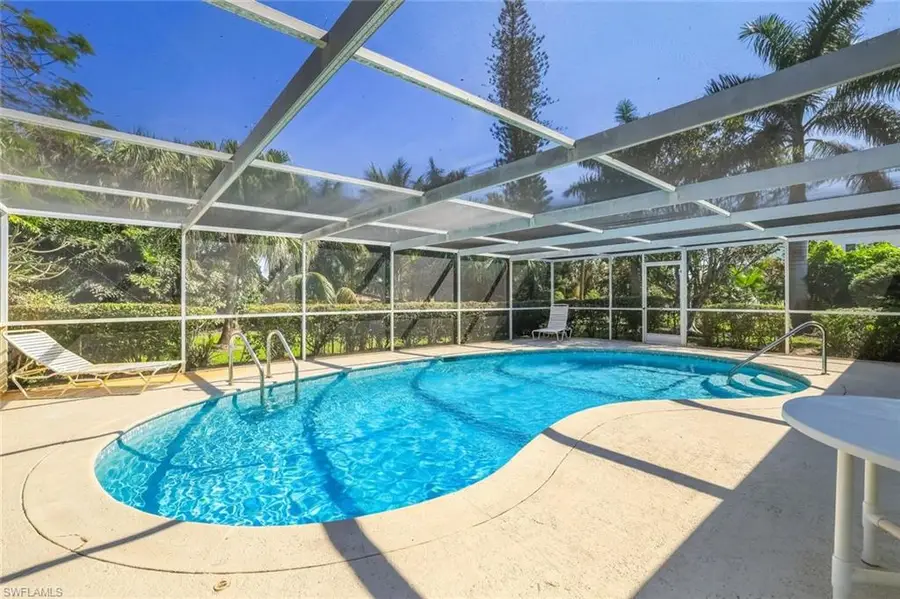 466 Golfview Dr, Naples, FL 34110 - Image #2