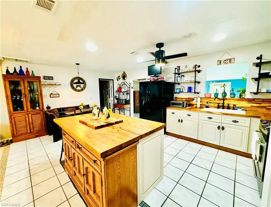 1312 NE 9th Pl, Cape Coral, FL 33909 - Image #3