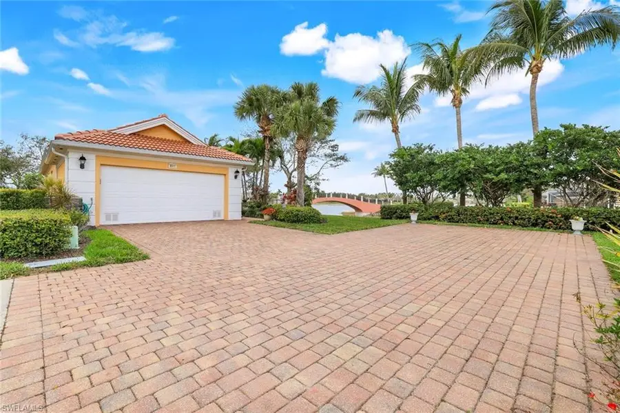 8011 Valentina Ct, Naples, FL 34114 - Image #2