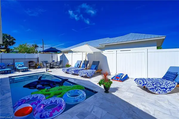 698 105th Ave N, NAPLES, FL 34108