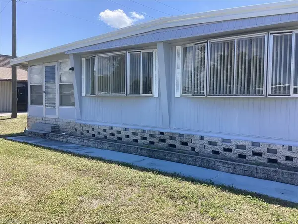 521 Charlemagne Blvd, NAPLES, FL 34112