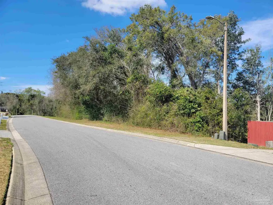 1468 Longbranch Dr, Cantonment, FL 32533 - Image #2