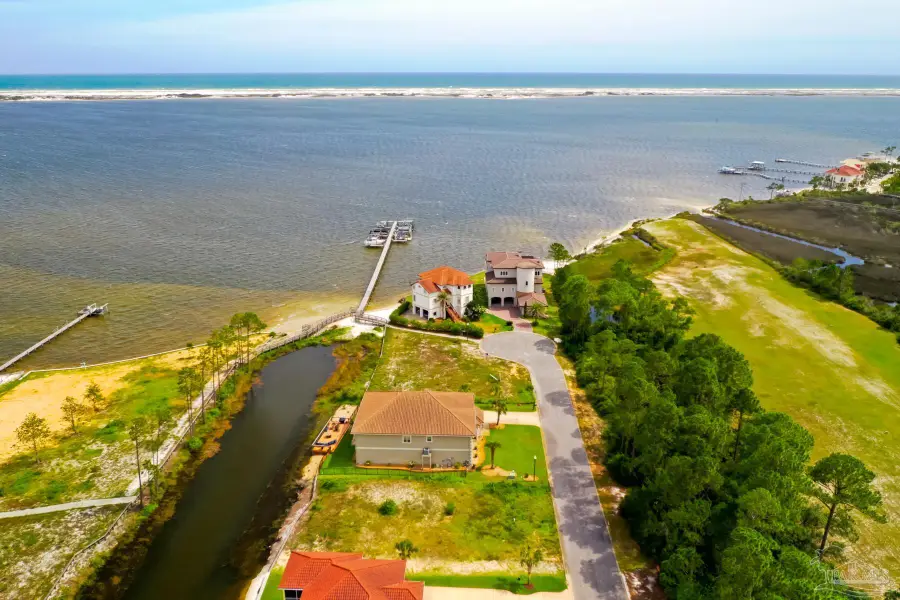 9389 Palmetto Ridge Ct, Navarre, FL 32566 - Image #2