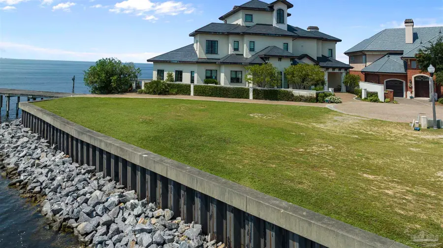 18 Wharf Ave, Pensacola, FL 32502 - Image #2