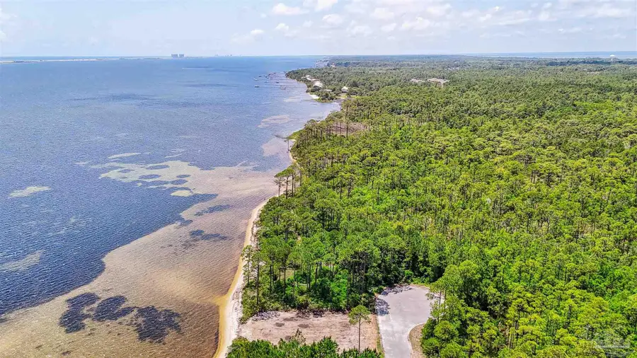 5971 Emerald Sound Dr, Gulf Breeze, FL 32563 - Image #3