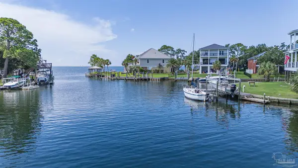 4561 Soundside Ter, Gulf Breeze, FL 32563