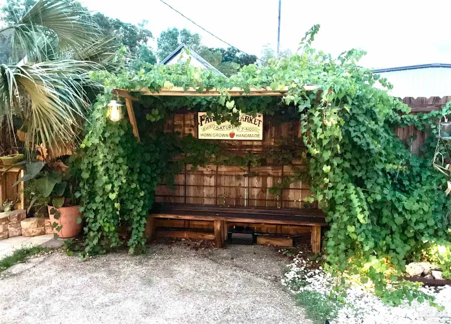 923 N Davis Hwy, Pensacola, FL 32501 - Image #2