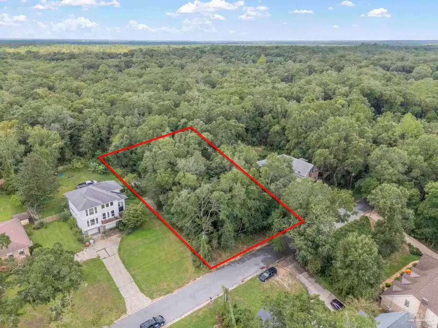 17 Lakeside Dr, Milton, FL 32583 - Image #2