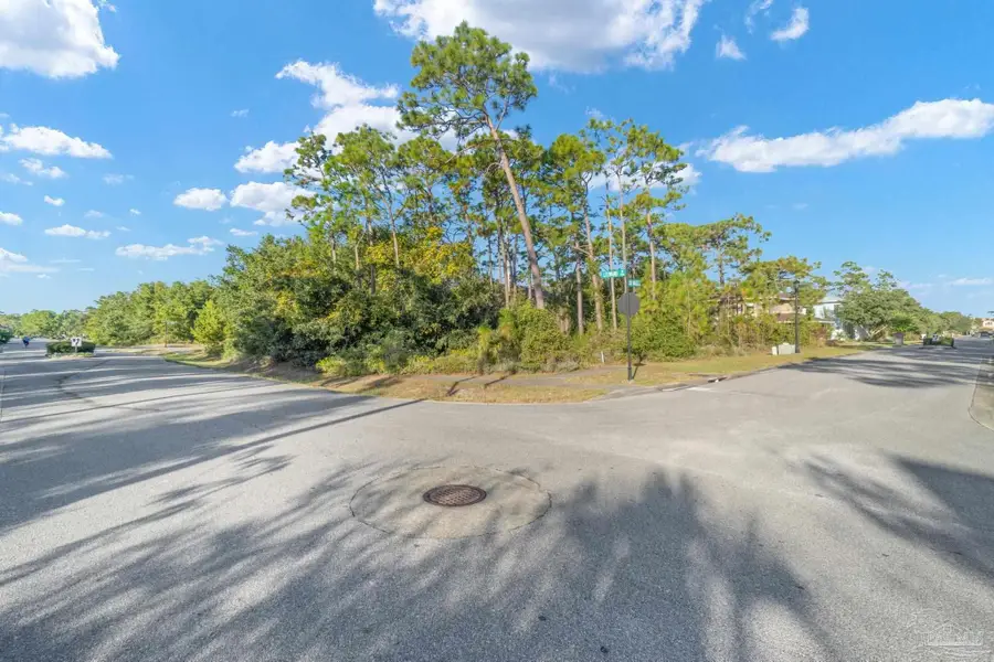 4972 Leeward Dr, Pensacola, FL 32507 - Image #3