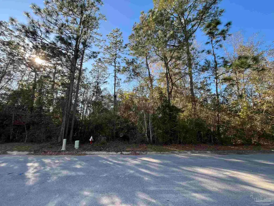 1046 Fleming Dr, Pensacola, FL 32534 - Image #2