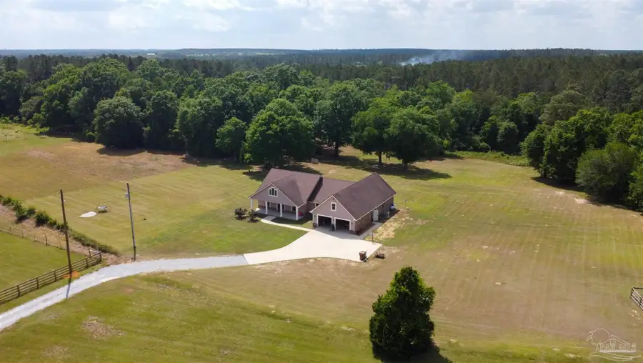 4940 Palmer Ridge Dr, Milton, FL 32571 - Image #2