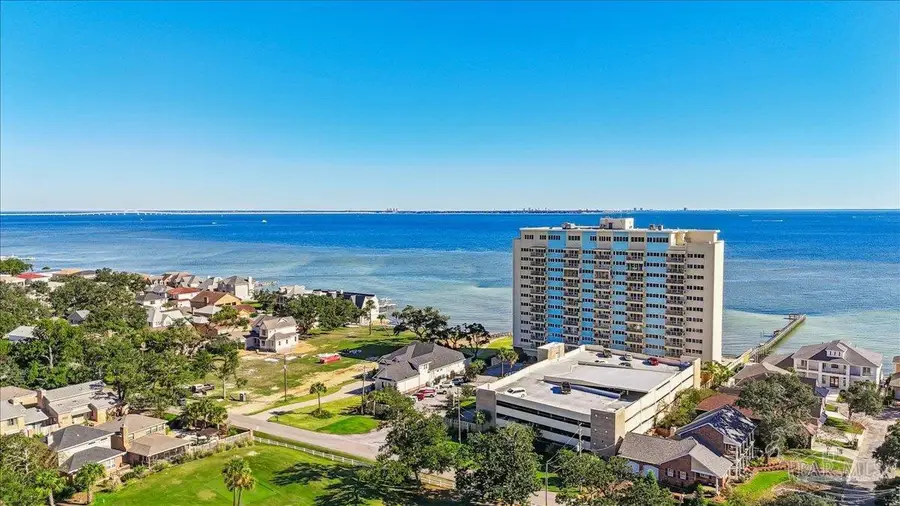825 Bayshore Dr #203, Pensacola, FL 32507 - Image #2