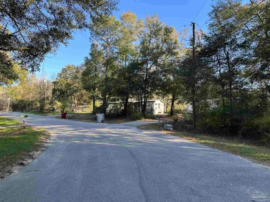 3713 Legend Creek Dr, Pace, FL 32571 - Image #2