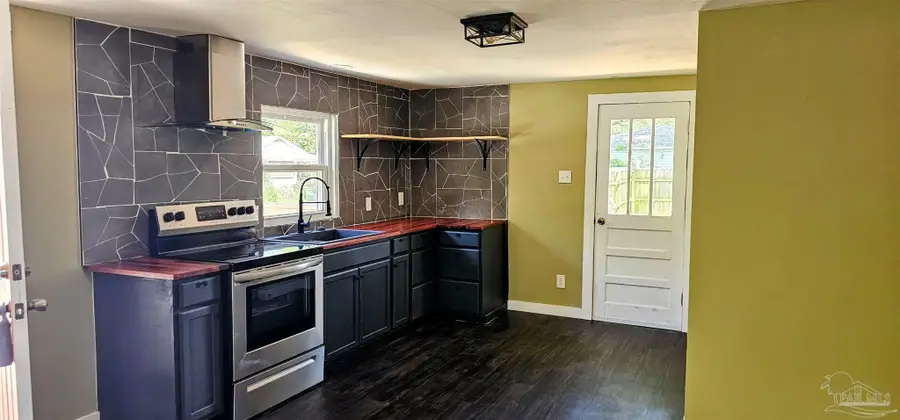 607 W Hannah St, Pensacola, FL 32534 - Image #2