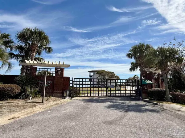 16 Wharf Ave, Pensacola, FL 32502