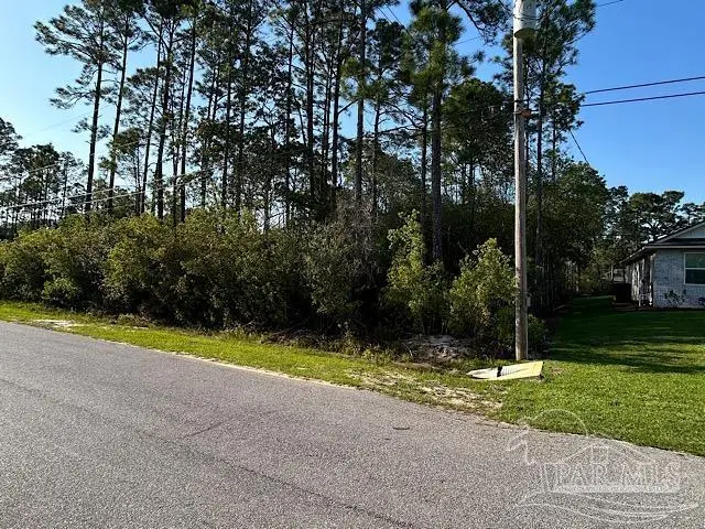 6654 Bluefish Dr, Navarre, FL 32566 - Image #1