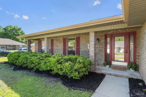 1863 Bay Pine Cir, Gulf Breeze, FL 32563