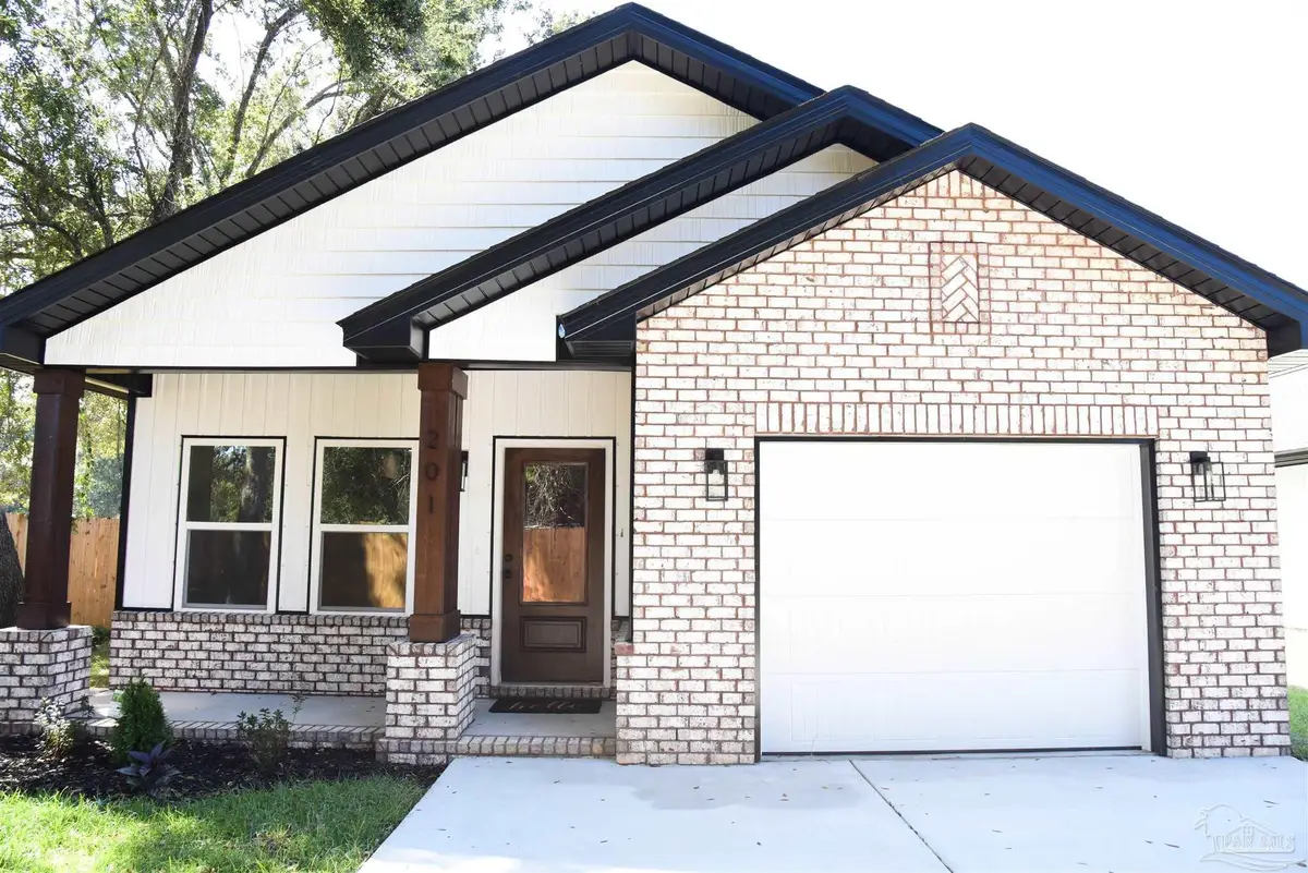 201 Charleston Dr, Pensacola, FL 32534 - Image #1