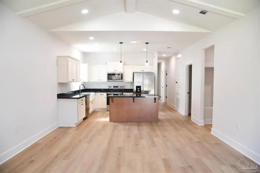 205 Charleston Dr, Pensacola, FL 32534 - Image #2