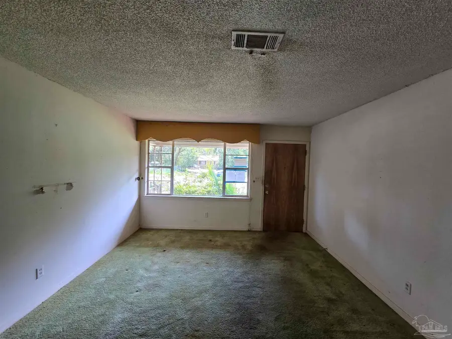 236 Brigadier Dr, Pensacola, FL 32507 - Image #2