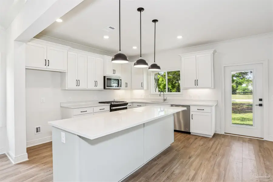 5099 Leeward Dr, Pensacola, FL 32507 - Image #2